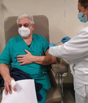il Prof. Massimo Mongardini si vaccina contro il Codiv19